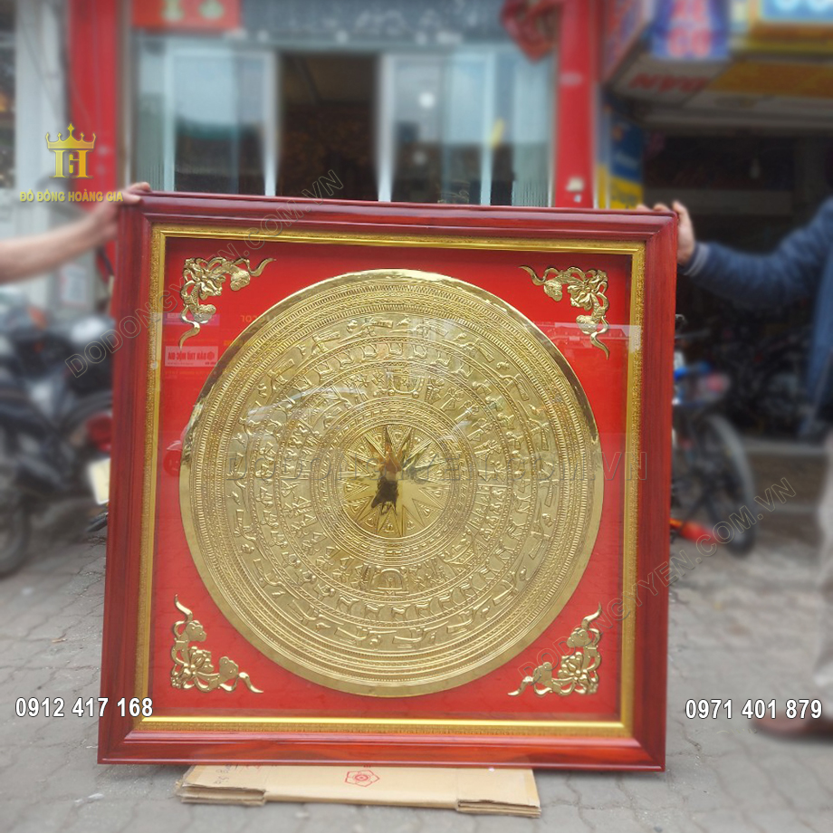 Khung tranh bằng gỗ hương được phun phủ chống mối mọt v&ocirc; c&ugrave;ng chắc chắn